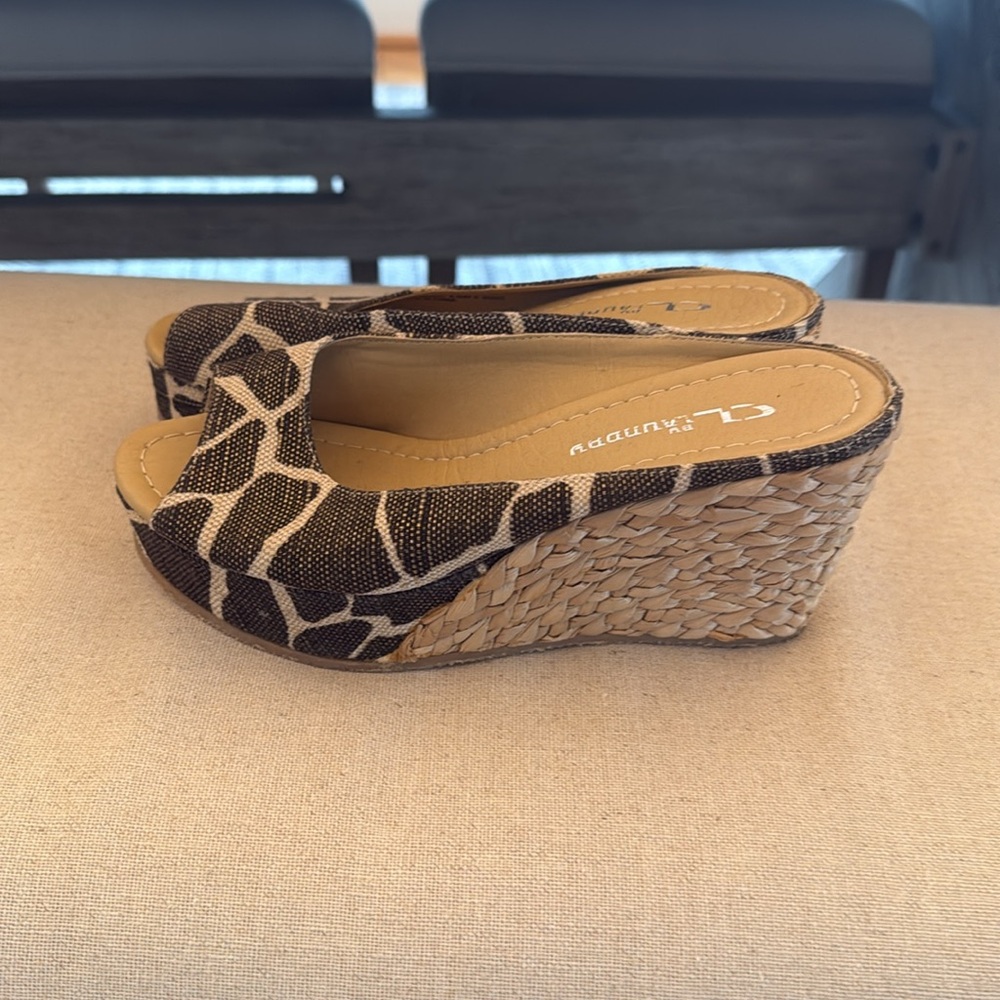 Chinese Laundry Wedges - Picture 4 of 4